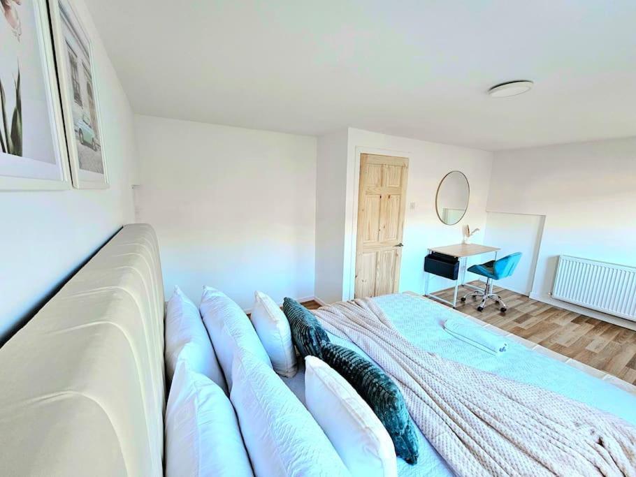 Spacious Haven With Free Parking Glasgow Buitenkant foto
