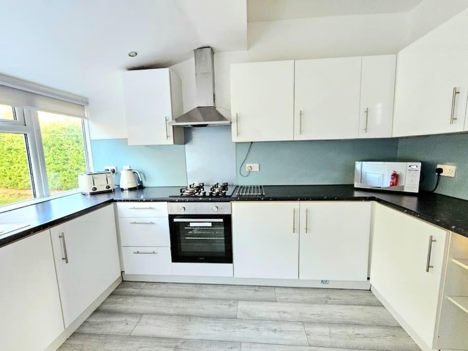 Spacious Haven With Free Parking Glasgow Buitenkant foto