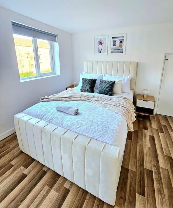 Spacious Haven With Free Parking Glasgow Buitenkant foto