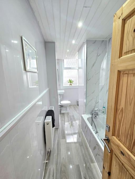 Spacious Haven With Free Parking Glasgow Buitenkant foto