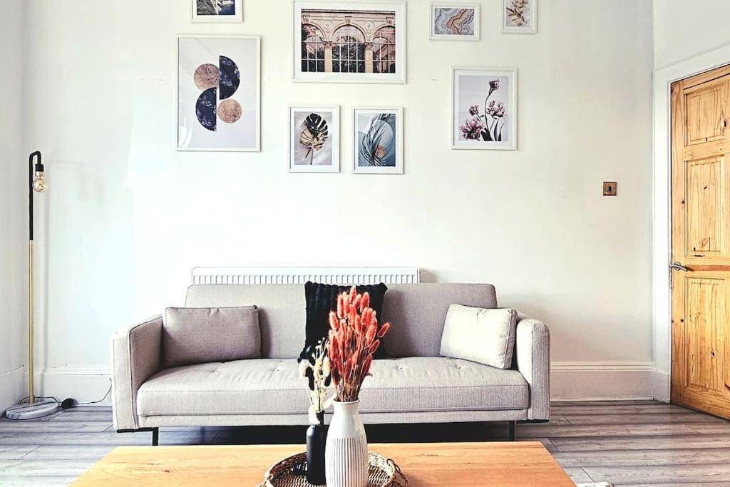 Spacious Haven With Free Parking Glasgow Buitenkant foto