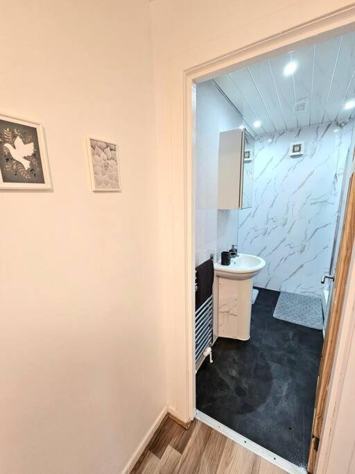 Spacious Haven With Free Parking Glasgow Buitenkant foto