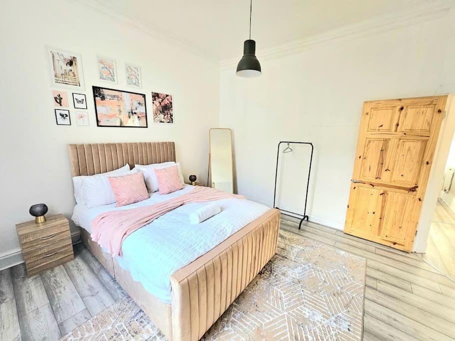 Spacious Haven With Free Parking Glasgow Buitenkant foto