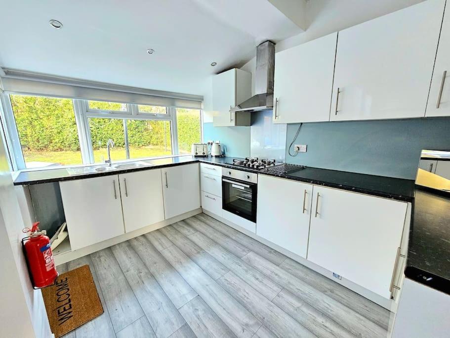 Spacious Haven With Free Parking Glasgow Buitenkant foto