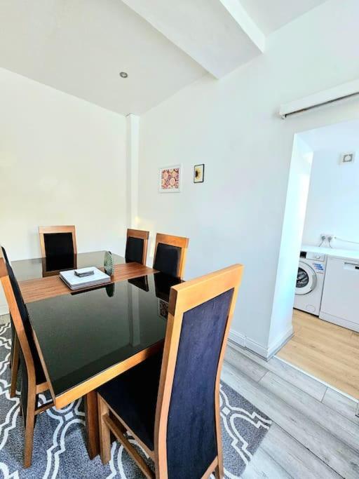 Spacious Haven With Free Parking Glasgow Buitenkant foto