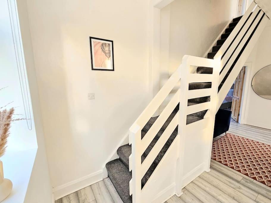 Spacious Haven With Free Parking Glasgow Buitenkant foto