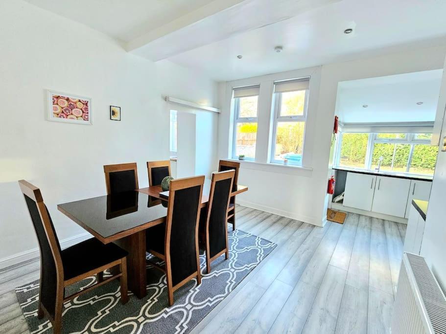 Spacious Haven With Free Parking Glasgow Buitenkant foto