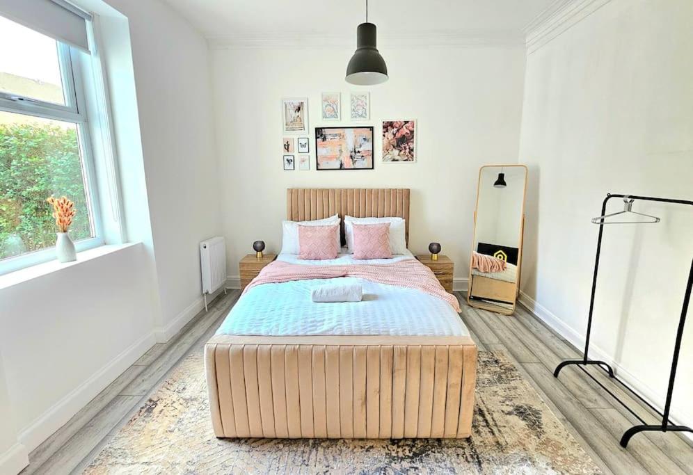 Spacious Haven With Free Parking Glasgow Buitenkant foto
