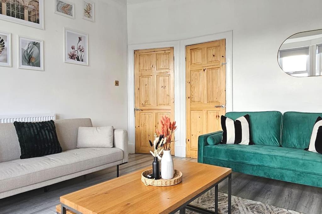 Spacious Haven With Free Parking Glasgow Buitenkant foto